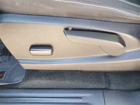 Used 2015 Chevrolet Colorado LT w/ LT Convenience Package image 7