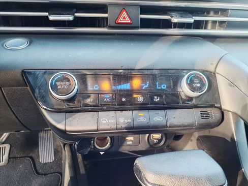 Used 2022 Hyundai Elantra SEL image 23