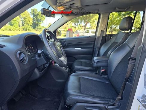 Used 2017 Jeep Compass Latitude image 6