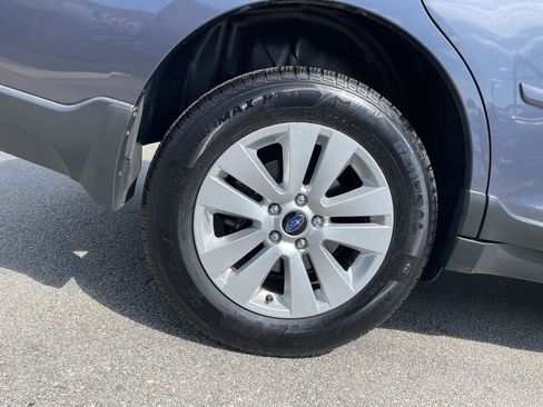 Used 2017 Subaru Outback 2.5i Premium AWD/4WD image 12
