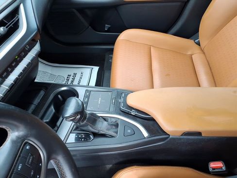 Used 2021 Lexus UX 200 w/ Accessory Package (Z1) FWD image 14