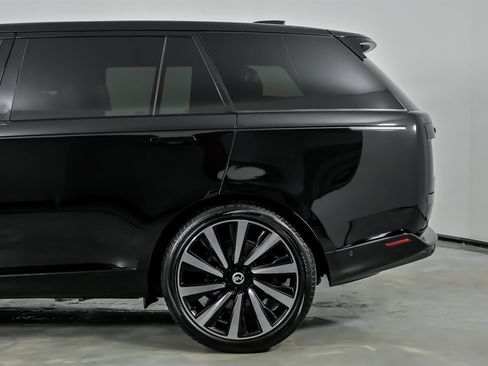 Used 2023 Land Rover Range Rover SV image 9