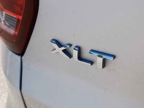 Used 2019 Ford Explorer XLT AWD/4WD image 6