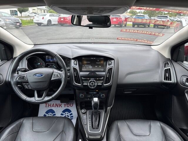 Used 2015 Ford Focus Titanium w/ Titanium Technology Package FWD image 12