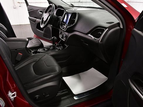 Used 2019 Jeep Cherokee Limited image 27