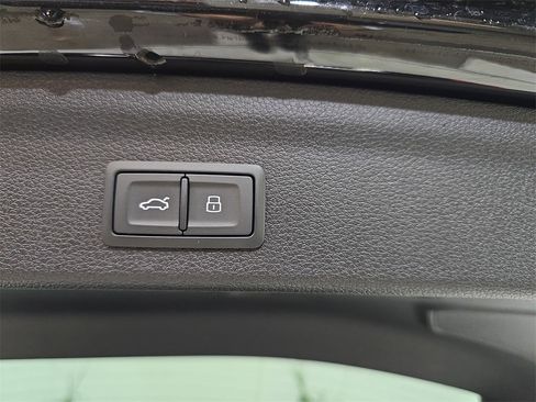 Certified 2025 Audi Q3 2.0T Premium w/ Convenience Package image 16