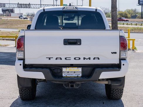 Used 2020 Toyota Tacoma TRD Sport w/ Technology Package image 6