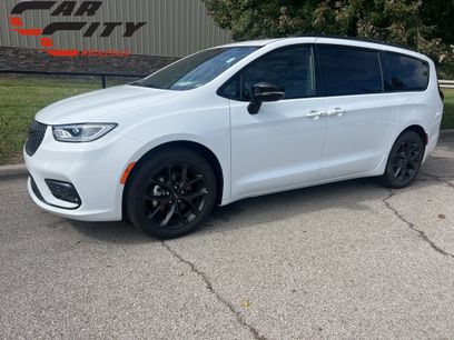 Used 2025 Chrysler Pacifica Limited