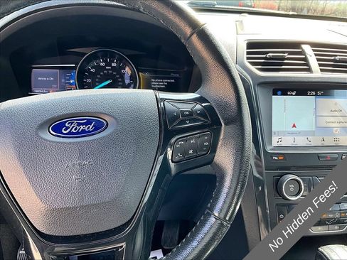 Used 2018 Ford Explorer XLT w/ Equipment Group 202A AWD/4WD image 17