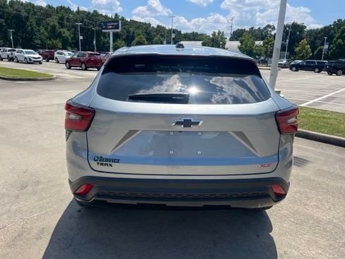 New 2026 Chevrolet Trax RS w/ Sunroof Package FWD image 5