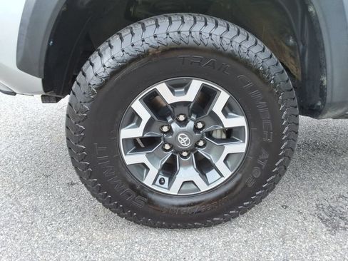 Used 2023 Toyota Tacoma TRD Off-Road w/ TRD Premium Off Road Package AWD/4WD image 10