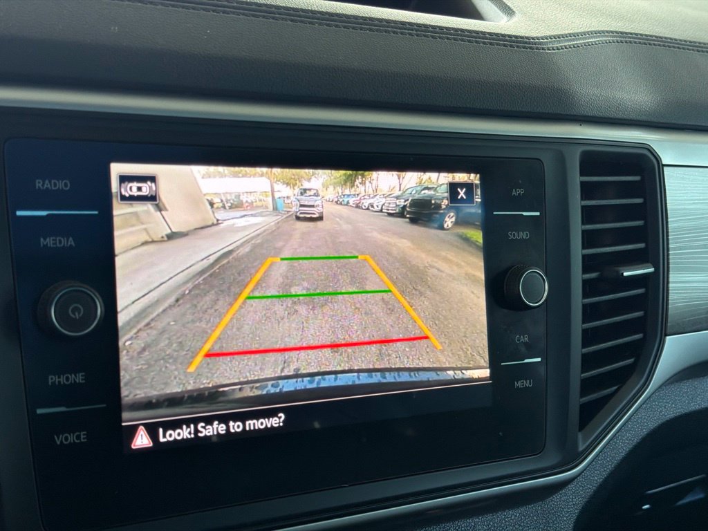 Used 2021 Volkswagen Atlas Cross Sport SE w/ Panoramic Sunroof Package FWD image 11