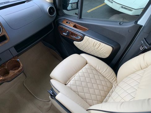 Used 2020 Mercedes-Benz Sprinter 2500 image 24