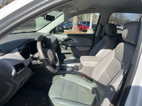 Used 2019 Chevrolet Traverse LT w/ LT Premium Package image 5