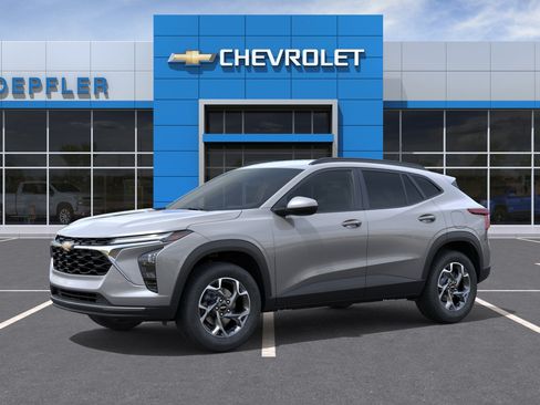 New 2026 Chevrolet Trax LT w/ Driver Confidence Package FWD image 2