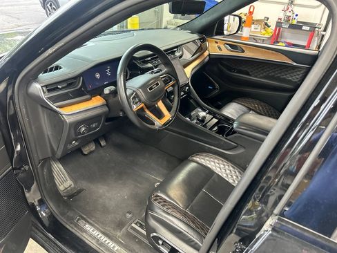 Used 2024 Jeep Grand Cherokee Summit AWD/4WD image 3