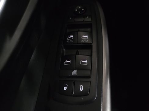 Used 2019 Jeep Cherokee Limited image 27