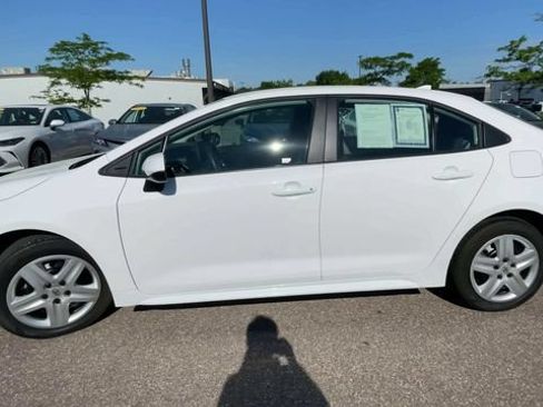 Used 2025 Toyota Corolla LE FWD image 5