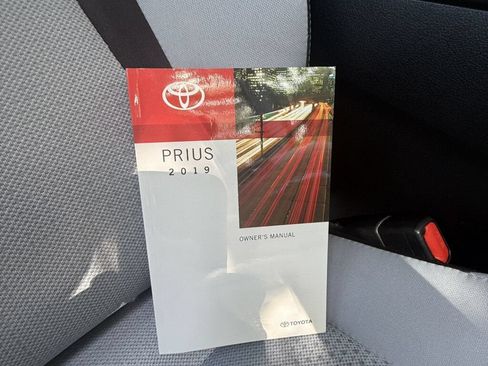 Used 2019 Toyota Prius LE FWD image 41