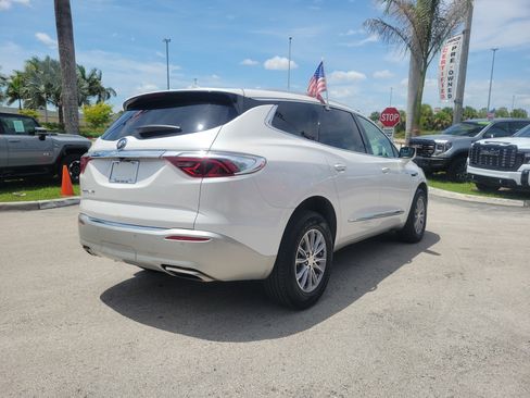 Used 2022 Buick Enclave Essence FWD image 5