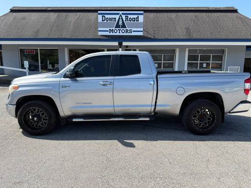 Used 2016 Toyota Tundra SR5 w/ SR5 Upgrade Package RWD image 2