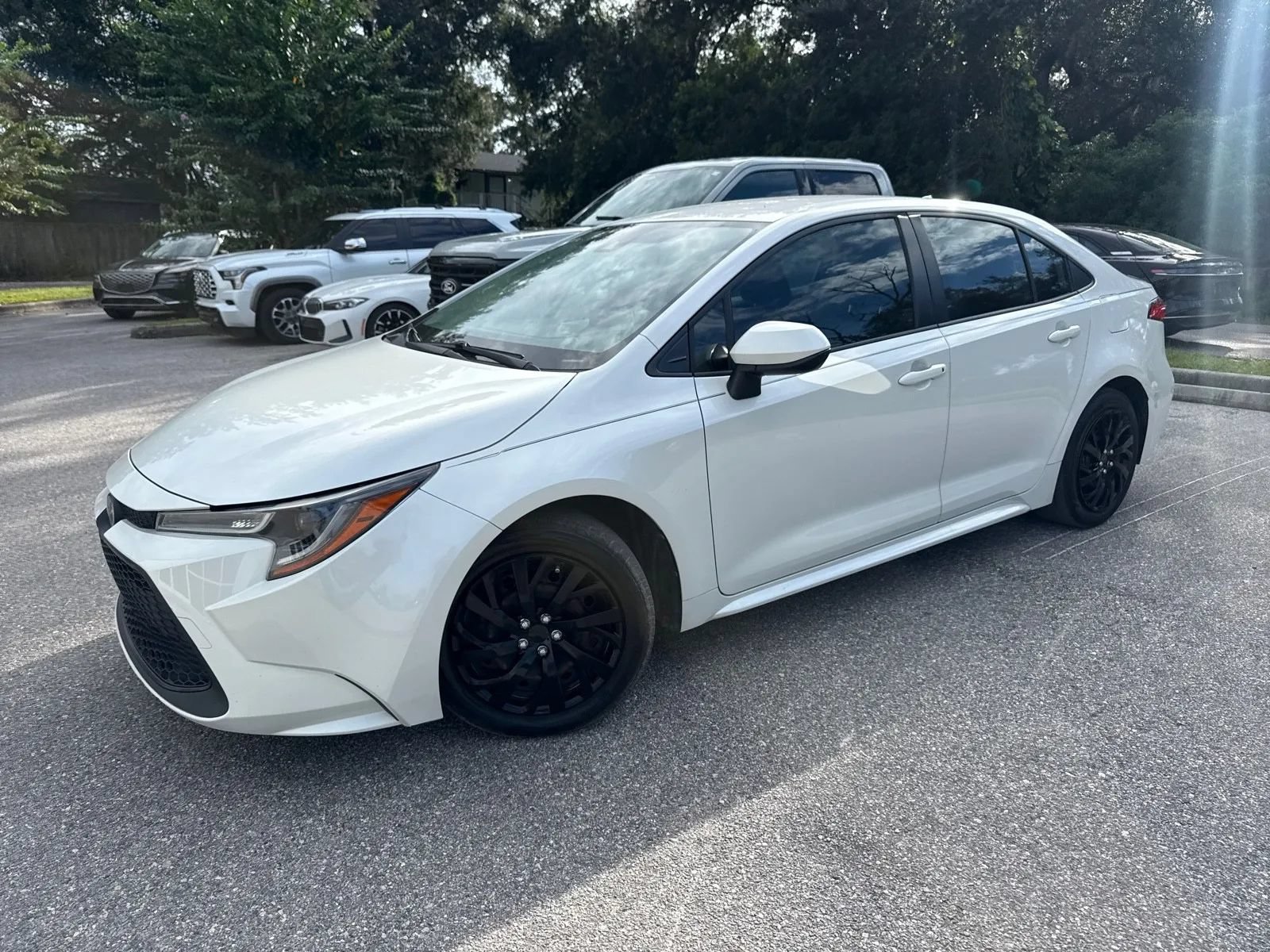 Used 2021 Toyota Corolla LE FWD image 3