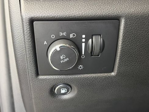 Used 2019 Jeep Grand Cherokee Limited w/ Trailer Tow Group IV AWD/4WD image 25