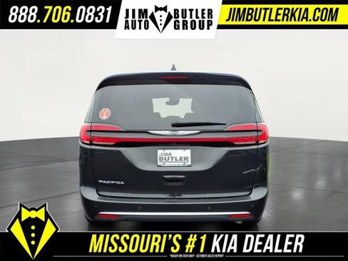 Used 2023 Chrysler Pacifica Touring-L FWD image 25