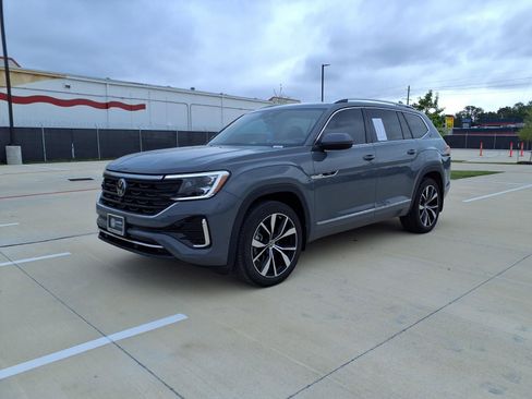 Certified 2025 Volkswagen Atlas SEL Premium R-Line AWD/4WD image 8