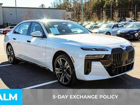 Used 2023 BMW 740i w/ Parking Assistance Package image 4