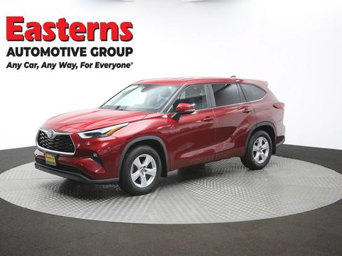 Used 2023 Toyota Highlander LE AWD/4WD image 57