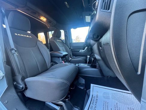 Used 2015 Jeep Wrangler Unlimited Sahara image 6