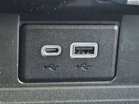 Used 2022 Chevrolet Suburban RST w/ Luxury Package image 15