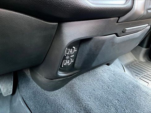 Used 2021 RAM 2500 Big Horn w/ Level 1 Equipment Group AWD/4WD image 17