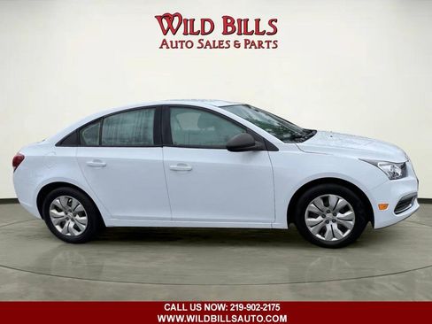 Used 2015 Chevrolet Cruze LS FWD image 2
