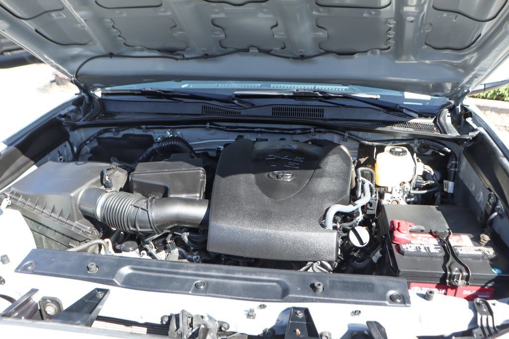 Used 2018 Toyota Tacoma TRD Off-Road AWD/4WD image 13