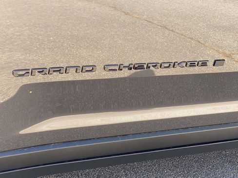 New 2025 Jeep Grand Cherokee Limited w/ Black Appearance Package image 13