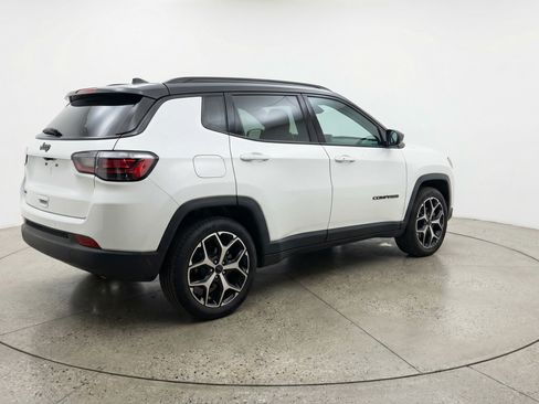 Used 2025 Jeep Compass Limited image 9