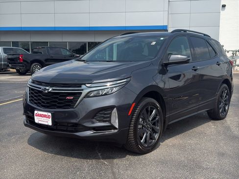 Certified 2022 Chevrolet Equinox RS w/ Infotainment Package AWD/4WD image 2