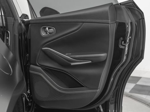 Used 2021 Aston Martin DBX image 33