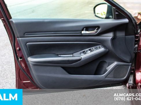 Used 2024 Nissan Altima 2.5 SV FWD image 35