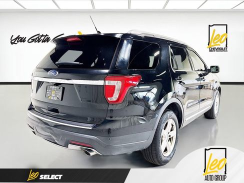 Used 2018 Ford Explorer XLT w/ Equipment Group 202A FWD image 5