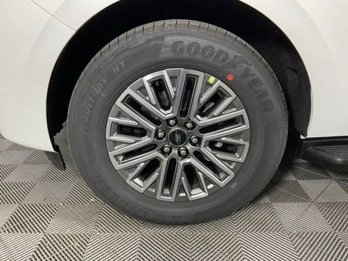 New 2026 Ford Expedition Platinum image 10