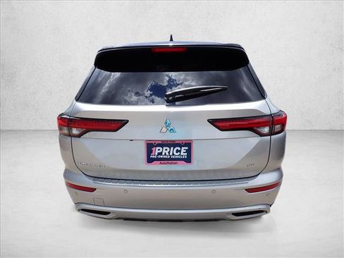 Used 2024 Mitsubishi Outlander SE FWD image 3
