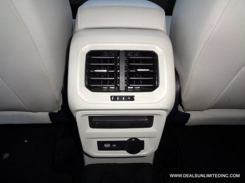 Used 2024 Volkswagen Tiguan SE image 18