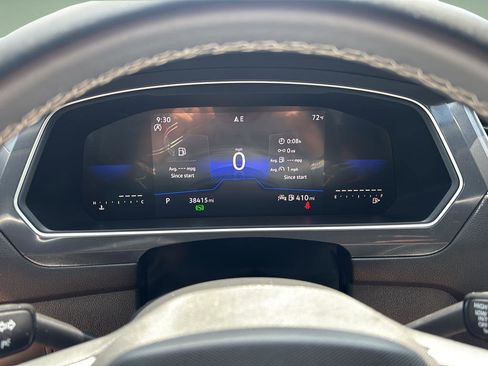 Used 2023 Volkswagen Tiguan SE FWD image 25