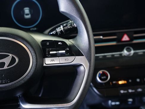 Used 2024 Hyundai Elantra SEL image 18