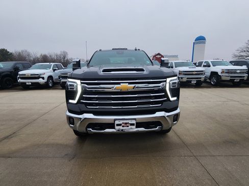 Used 2025 Chevrolet Silverado 2500 LTZ image 2
