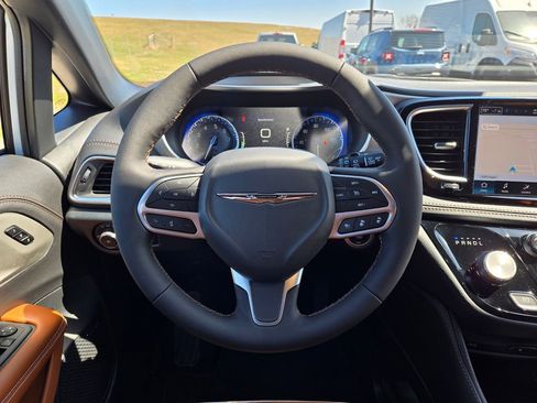 New 2026 Chrysler Pacifica Pinnacle AWD/4WD image 18