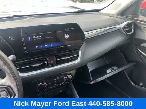 Used 2024 Chevrolet TrailBlazer LT FWD image 36